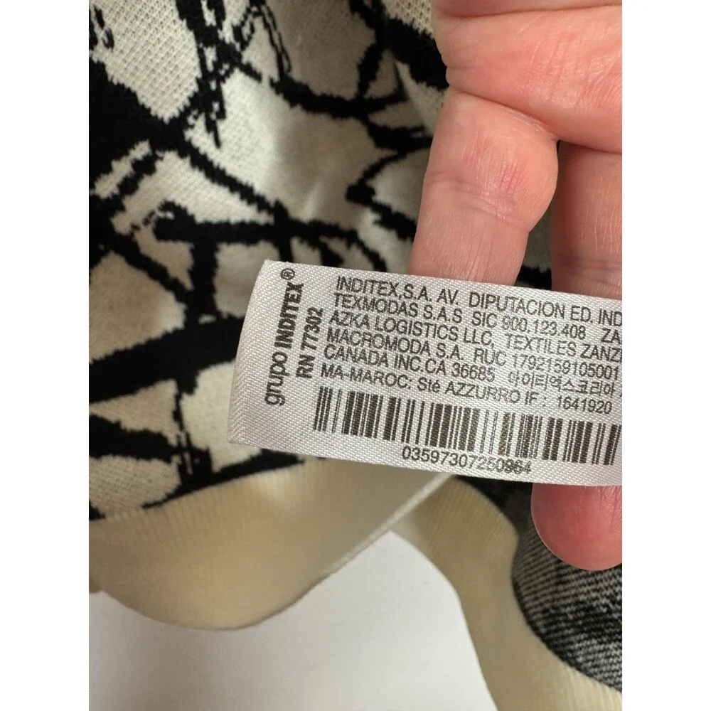Zara Mens L-XL Abstract Jacquard Knit Sweater Vest White Black V-Neck Graffiti